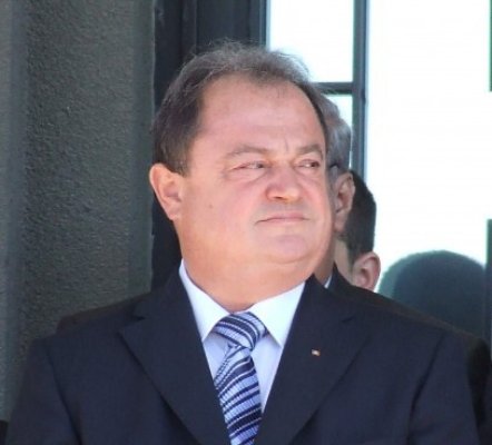 Blaga şi-a prezentat moţiunea la Bucureşti: Dacă după câştigarea alegerilor mă vreţi premier, altcineva să conducă PDL